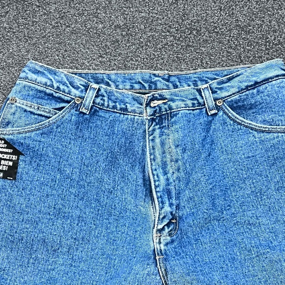 NWT - Wrangler - Rugged Wear - Relaxed Fit Jeans - Picture 3 of 7